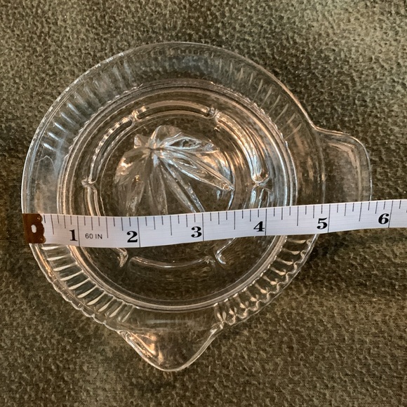 Small vintage juice squeezer. Heavy glass. Approximately 6” across and 1” deep. - Picture 2 of 4